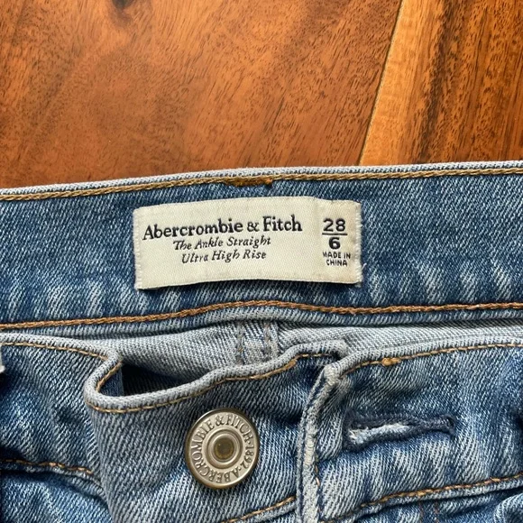 Abercrombie & Fitch Light Blue Ankle Straight Jeans - Picture 2 of 4